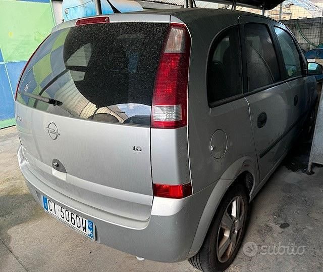 Grigio Usata 2005 Opel Meriva Monovolume | 2200 € - Immagine 1/2