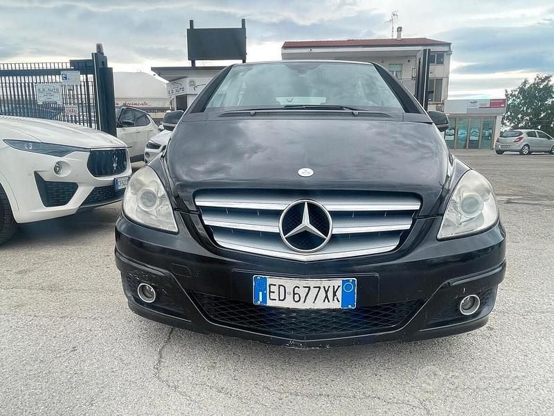 Nero Usata 2010 Mercedes B180 Premium Monovolume | 2700 € (Buon prezzo) - Immagine 1/4