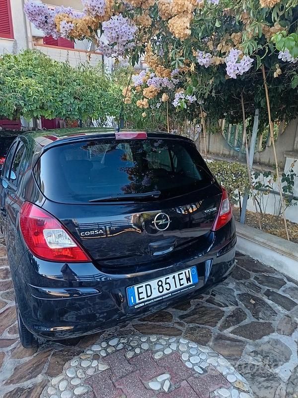 Usata Opel Corsa 95 CV (69 kW) 2010 Nero Berlina