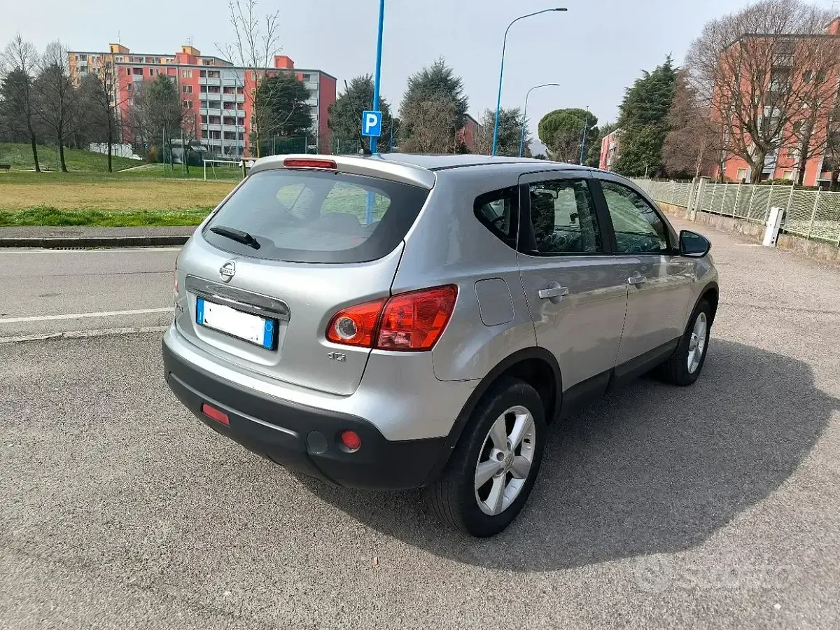 Usata Nissan Qashqai 150 CV (110 kW) 2008 Grigio SUV