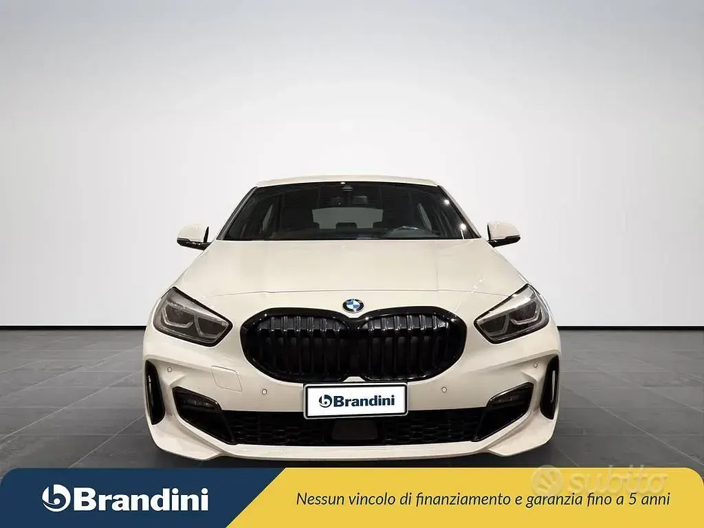 Usata BMW 116 M Sport 116 CV (85 kW) 2021 Bianco Utilitaria