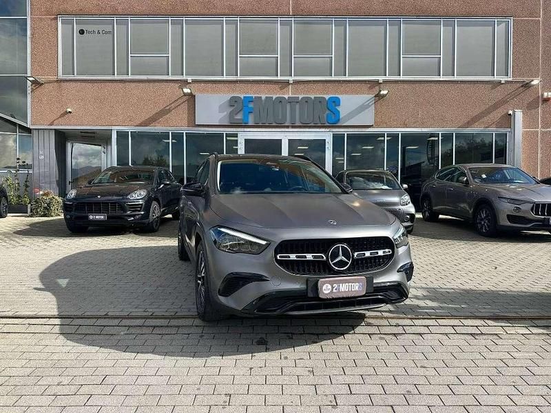 Grigio Usata 2023 Mercedes GLA200 Advanced SUV | 36.500 € (Buon prezzo) - Immagine 1/4