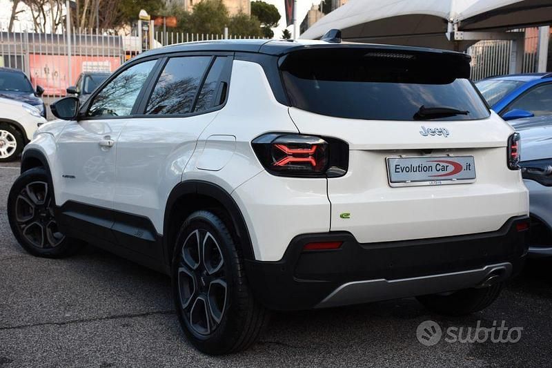 Usata Jeep Avenger Summit 101 CV (74 kW) 2024 Bianco pastello SUV