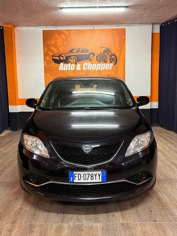 Usata Lancia Ypsilon Gold 95 CV (69 kW) 2016 Nero Utilitaria