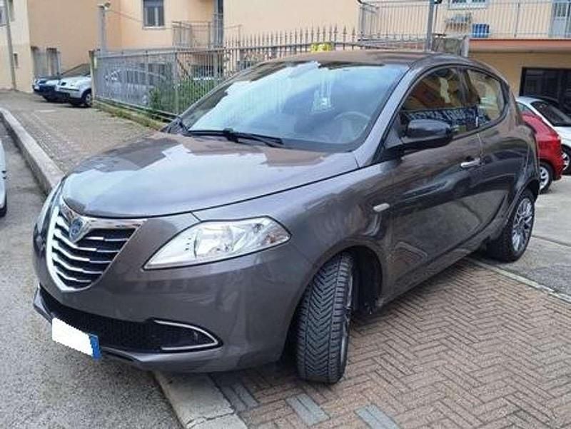 Usata Lancia Ypsilon Gold 95 CV (69 kW) 2012 Grigio Utilitaria