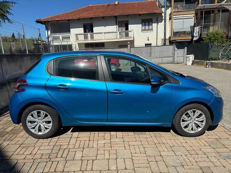 Usata Peugeot 208 Active 82 CV (60 kW) 2012 Blu Utilitaria