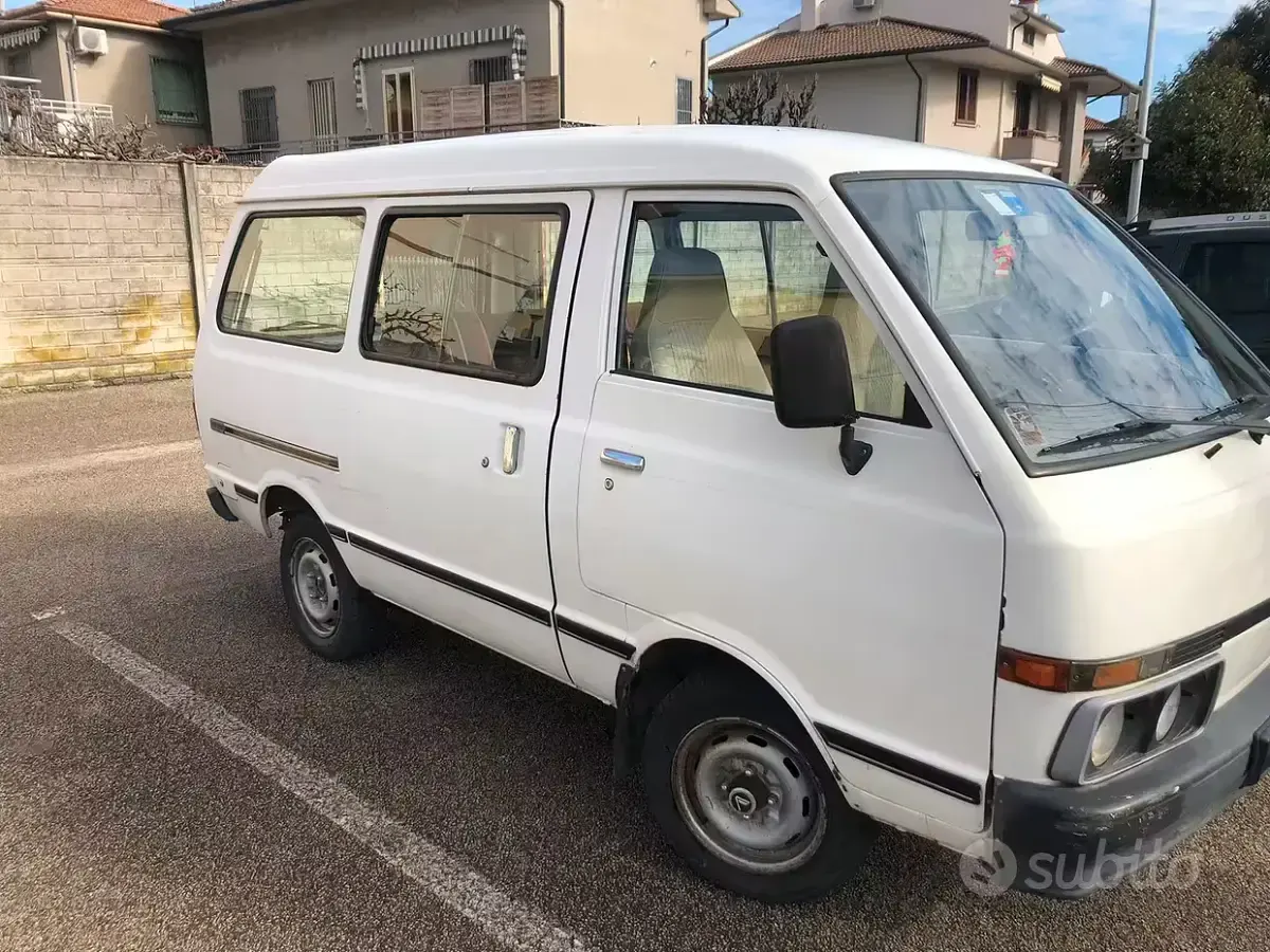 Usata Nissan Vanette 61 CV (44 kW) 1987 Bianco Monovolume