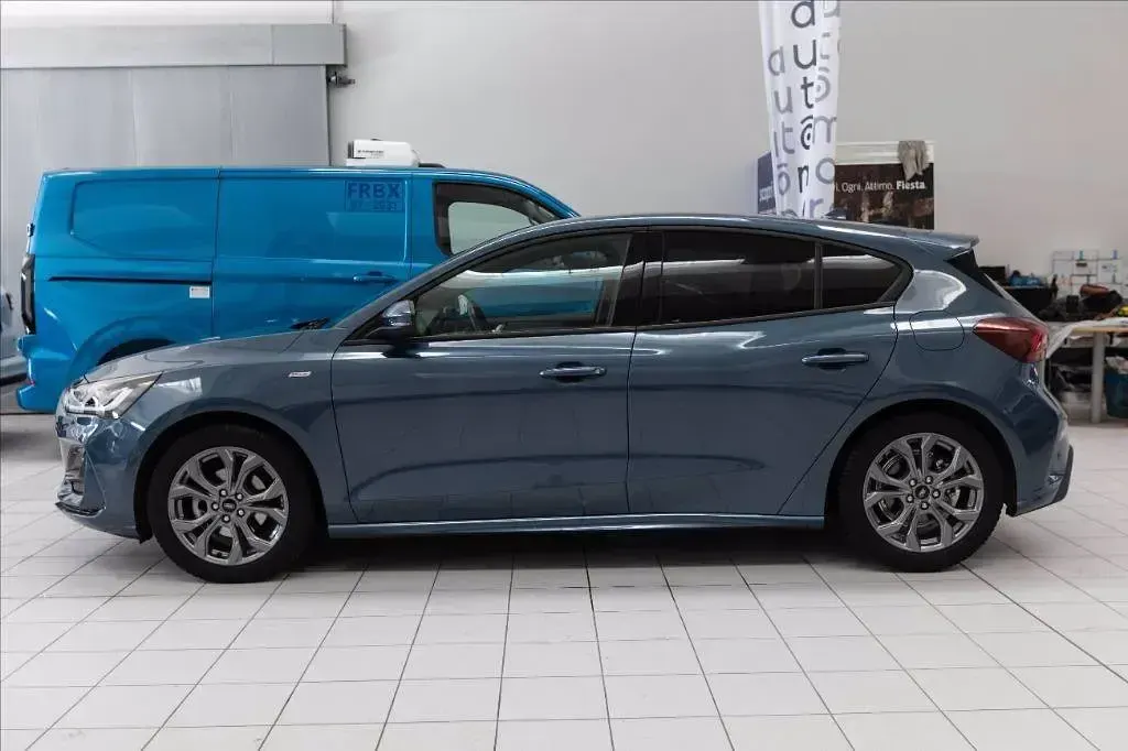 Usata Ford Focus ST-Line 125 CV (91 kW) 2022 Blu metallizzato Berlina