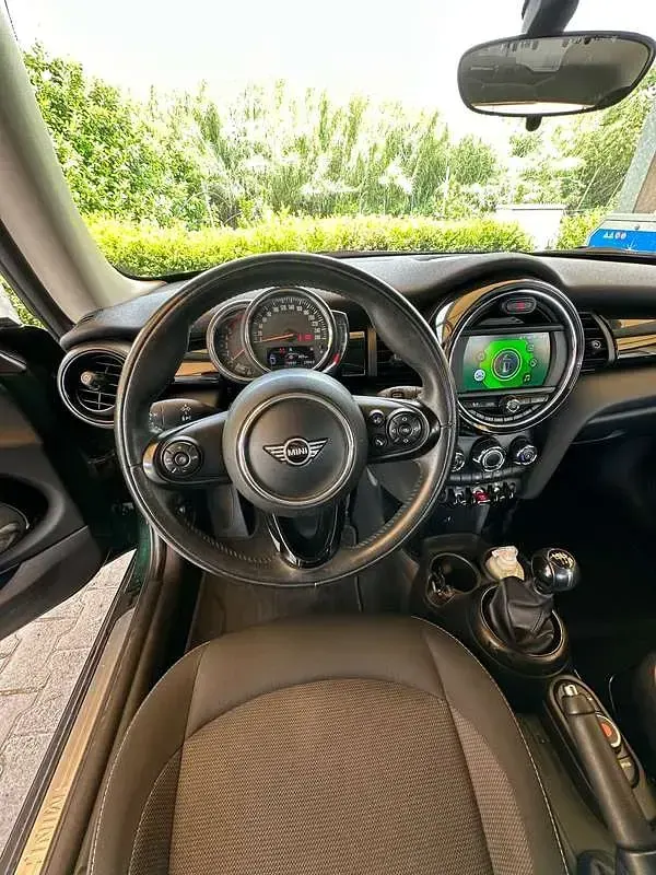 Usata Mini Cooper D 116 CV (85 kW) 2019 Verde Utilitaria