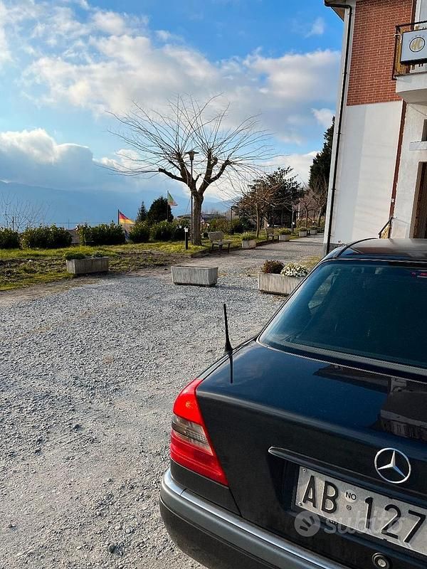 Usata Mercedes C180 122 CV (89 kW) 1994 Grigio Berlina