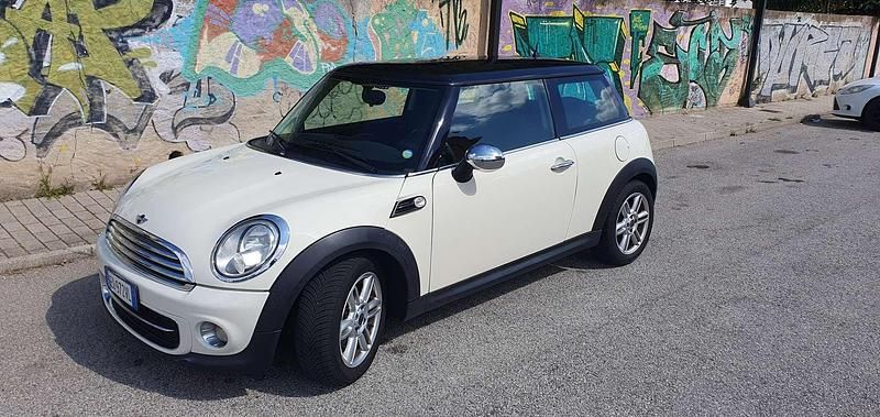 Usata Mini Cooper D 112 CV (82 kW) 2010 Bianco Utilitaria