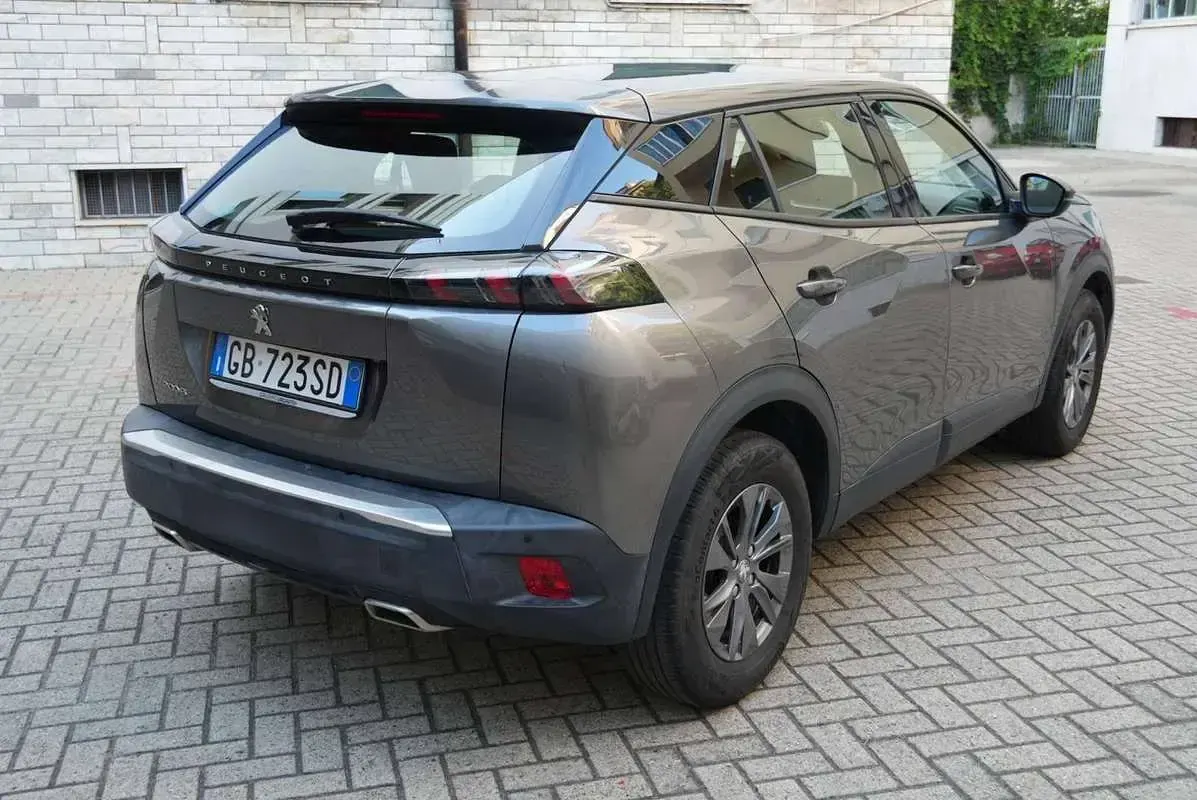 Usata Peugeot 2008 Active 131 CV (96 kW) 2020 Grigio SUV