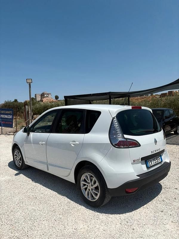 Usata Renault Scénic III XMOD 110 CV (80 kW) 2014 Bianco Monovolume