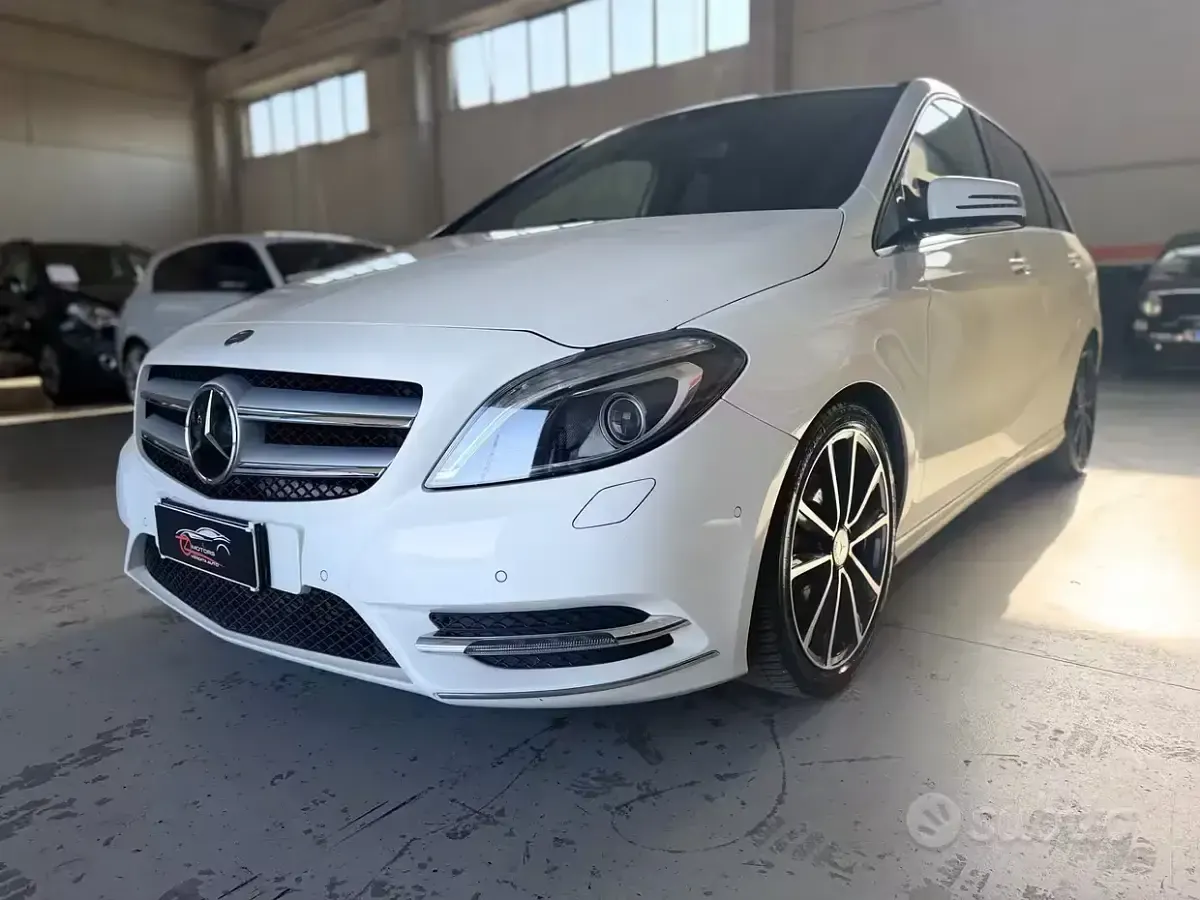 Usata Mercedes B200 Premium 136 CV (100 kW) 2013 Bianco Utilitaria
