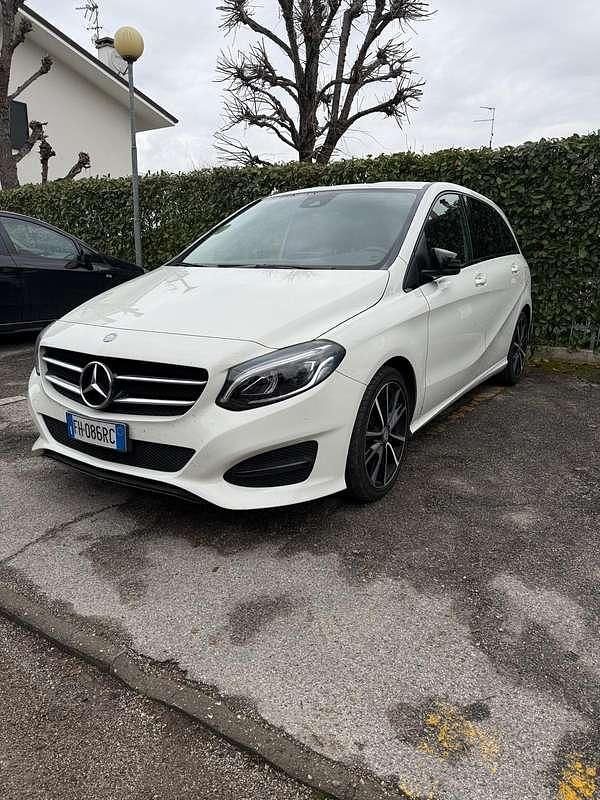 Usata Mercedes B200 Night 136 CV (100 kW) 2017 Bianco Utilitaria