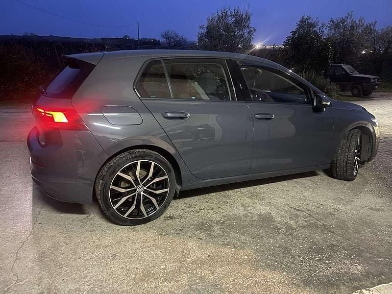 Usata VW Golf VIII Life 150 CV (110 kW) 2020 Grigio Berlina