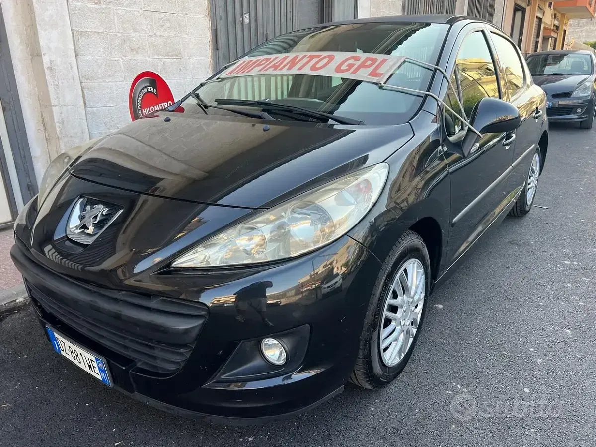 Usata Peugeot 207 70 CV (51 kW) 2011 Nero Berlina