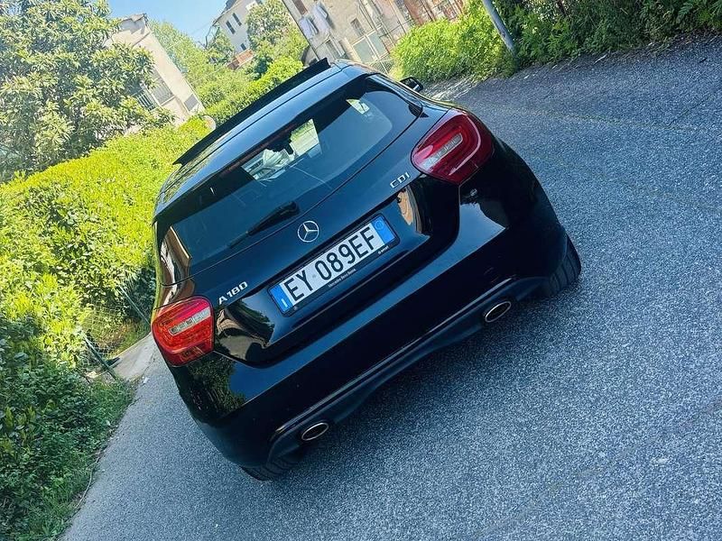 Usata Mercedes 180 109 CV (80 kW) 2015 Nero Berlina