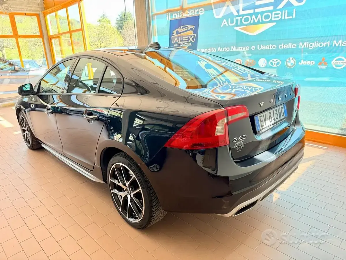 Usata Volvo S60 136 CV (100 kW) 2014 Nero Berlina