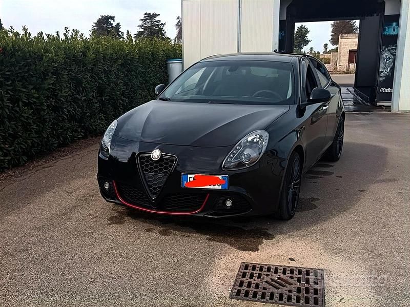 Nero Usata 2012 Alfa Romeo Giulietta Tre volumi | 6500 € (Molto cara) - Immagine 1/4