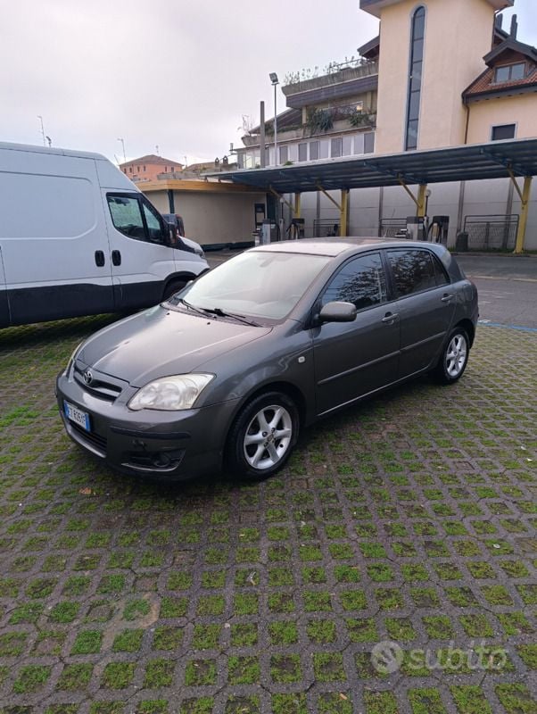 Usata Toyota Corolla 110 CV (80 kW) 2005 Grigio Berlina