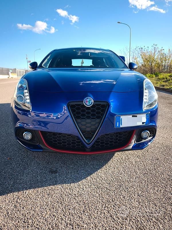 Blu Usata 2016 Alfa Romeo Giulietta Business Tre volumi | 10.000 € (Buon prezzo) - Immagine 1/4