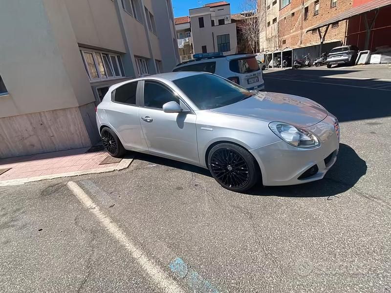 Usata Alfa Romeo Giulietta 170 CV (125 kW) 2011 Grigio Utilitaria