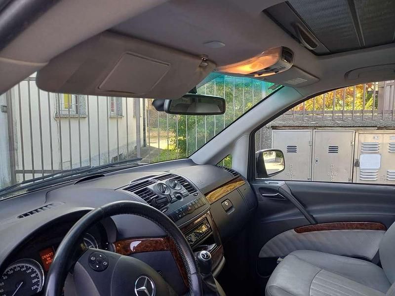Usata Mercedes Viano 163 CV (119 kW) 2012 Oro Monovolume