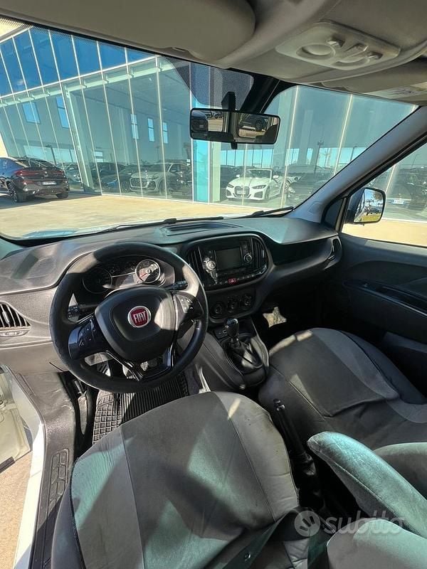 Usata Fiat Doblò Lounge 105 CV (77 kW) 2021 Bianco Monovolume