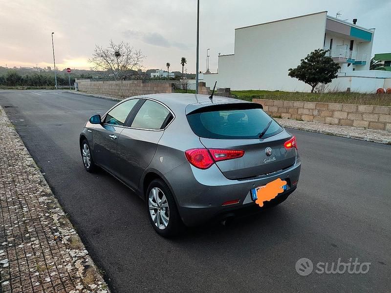 Usata Alfa Romeo Giulietta 105 CV (77 kW) 2012 Grigio Berlina