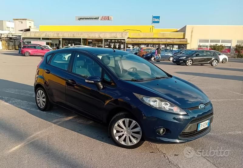Usata Ford Fiesta 70 CV (51 kW) 2010 Blu Utilitaria