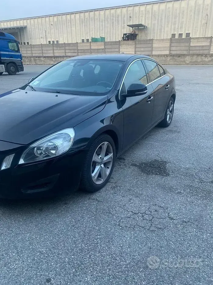 Usata Volvo S60 Summum 115 CV (84 kW) 2012 Nero Berlina