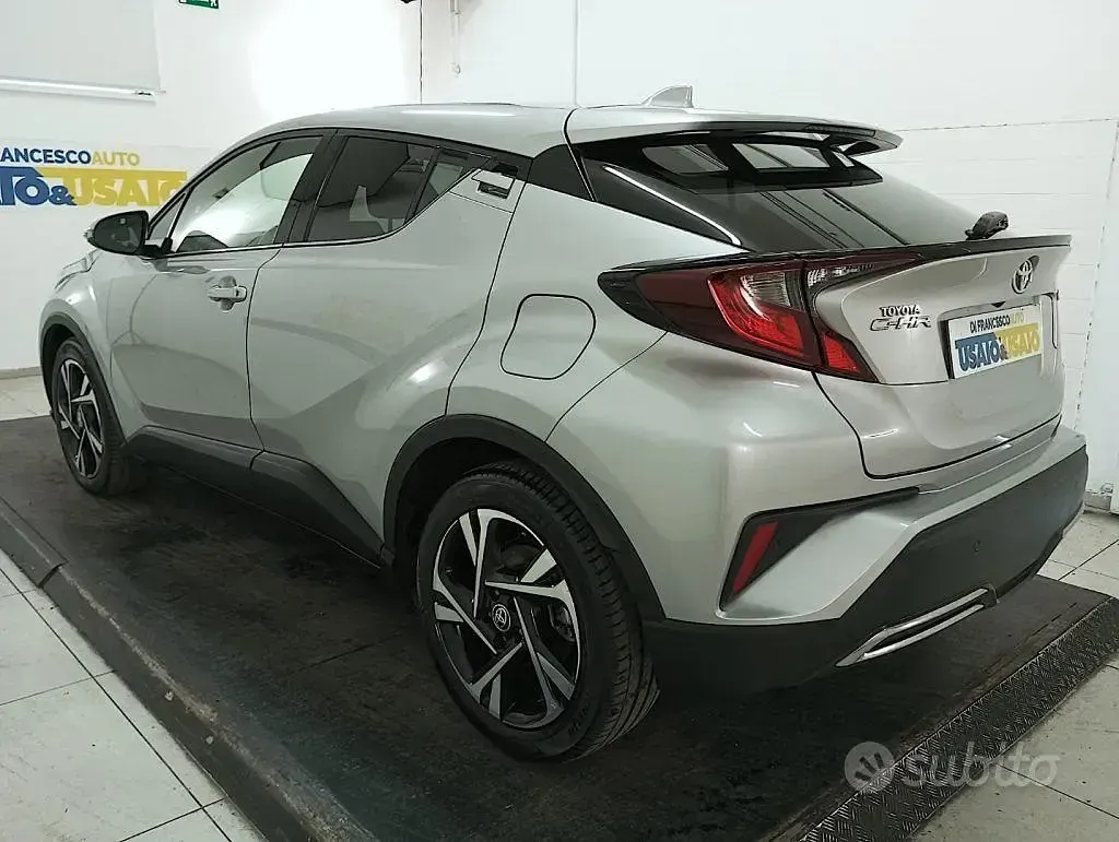 Usata Toyota C-HR Business Edition 152 CV (111 kW) 2024 Grigio metallizzato SUV