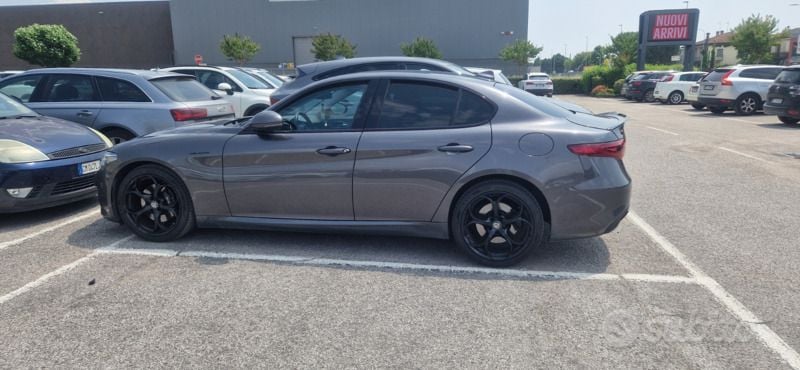 Usata Alfa Romeo Giulia Veloce 250 CV (183 kW) 2016 Grigio Berlina