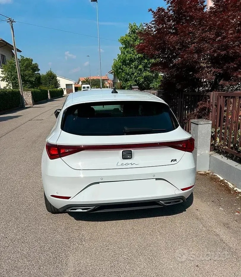 Usata Seat Leon FR 131 CV (96 kW) 2023 Bianco Berlina