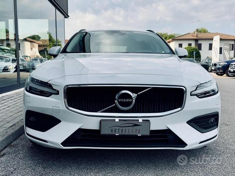 Usata Volvo V60 Momentum 197 CV (144 kW) 2021 Bianco Station wagon