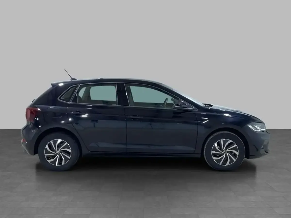 Usata VW Polo Life 80 CV (58 kW) 2023 Deep black perlato Utilitaria