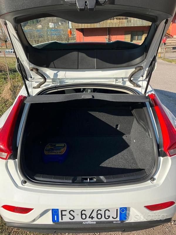 Usata Volvo V40 Business Edition 120 CV (88 kW) 2019 Bianco Berlina
