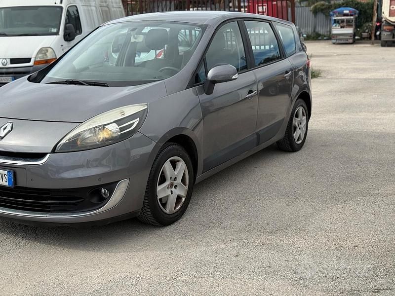 Usata Renault Scénic III XMOD 110 CV (80 kW) 2013 Grigio Monovolume