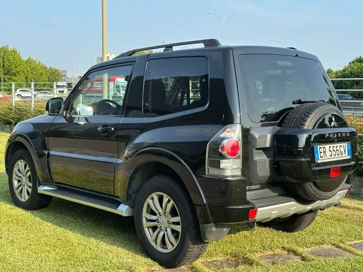 Usata Mitsubishi Pajero Instyle 200 CV (147 kW) 2013 Nero SUV
