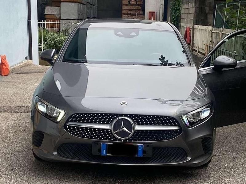 Usata Mercedes A180 116 CV (85 kW) 2019 Grigio Berlina
