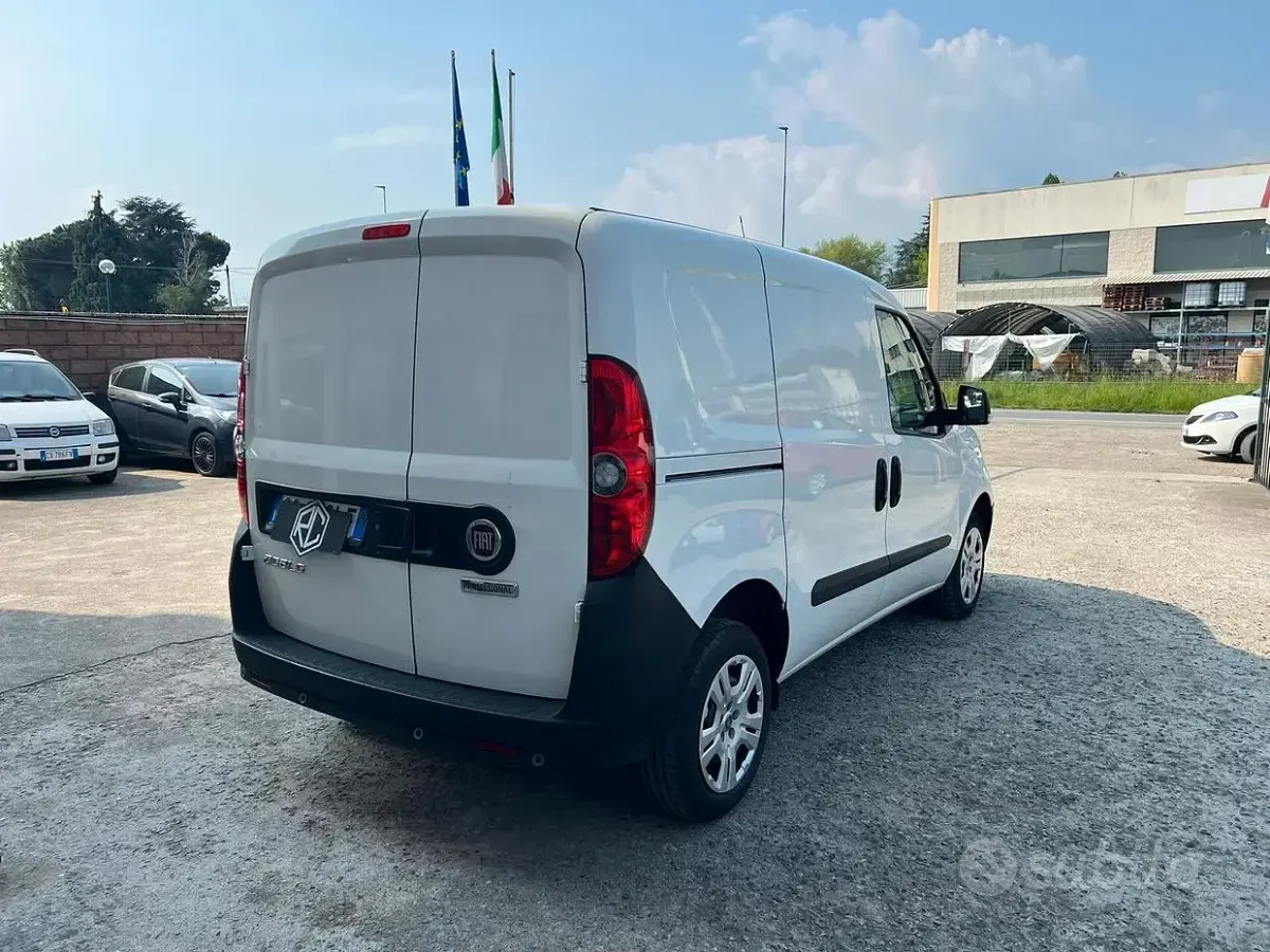 Usata Fiat Doblò Lounge 95 CV (69 kW) 2020 Bianco Monovolume