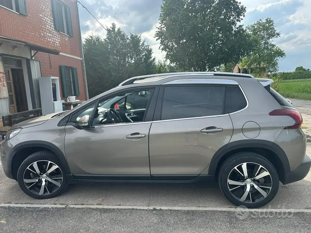 Usata Peugeot 2008 120 CV (88 kW) 2017 Marrone SUV