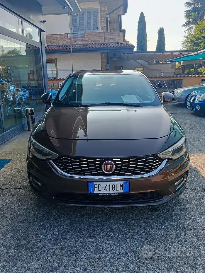 Usata Fiat Tipo Lounge 120 CV (88 kW) 2016 Marrone Berlina