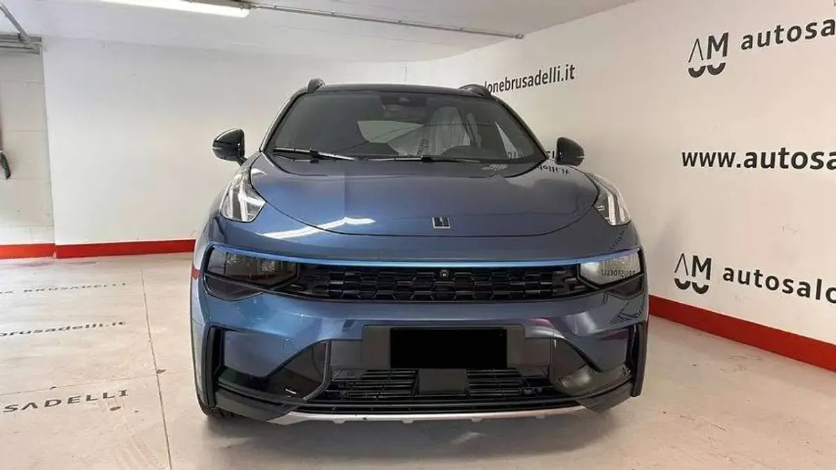 Usata Lynk & Co 01 261 CV (191 kW) 2023 Blu metallizzato SUV