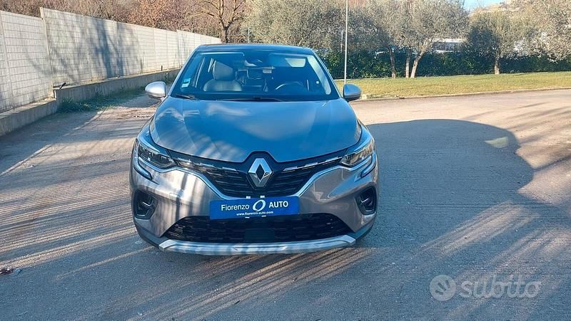 Usata Renault Captur Intens 101 CV (74 kW) 2020 Grigio SUV