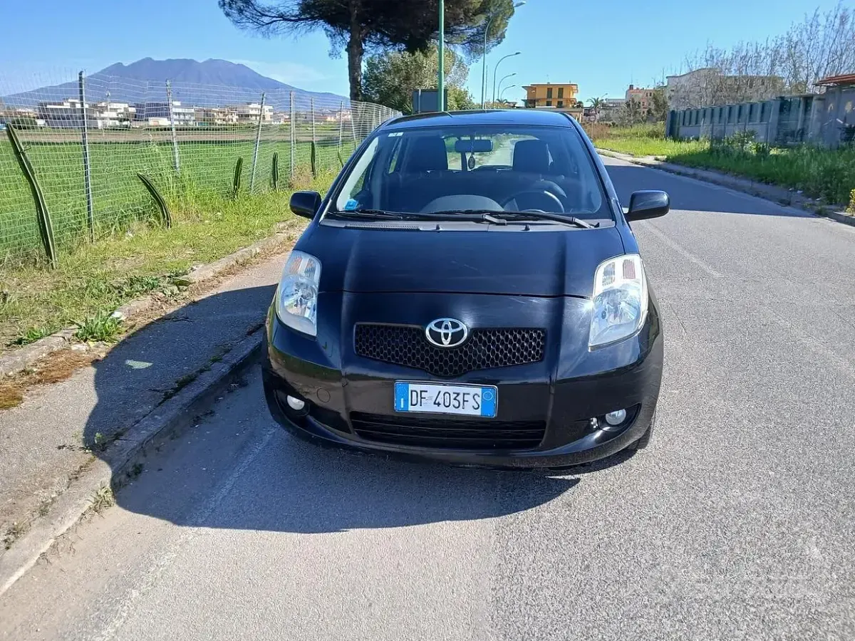 Second-hand Toyota Yaris Sol 87 CP (63 kW) 2007 Negru Hatchback