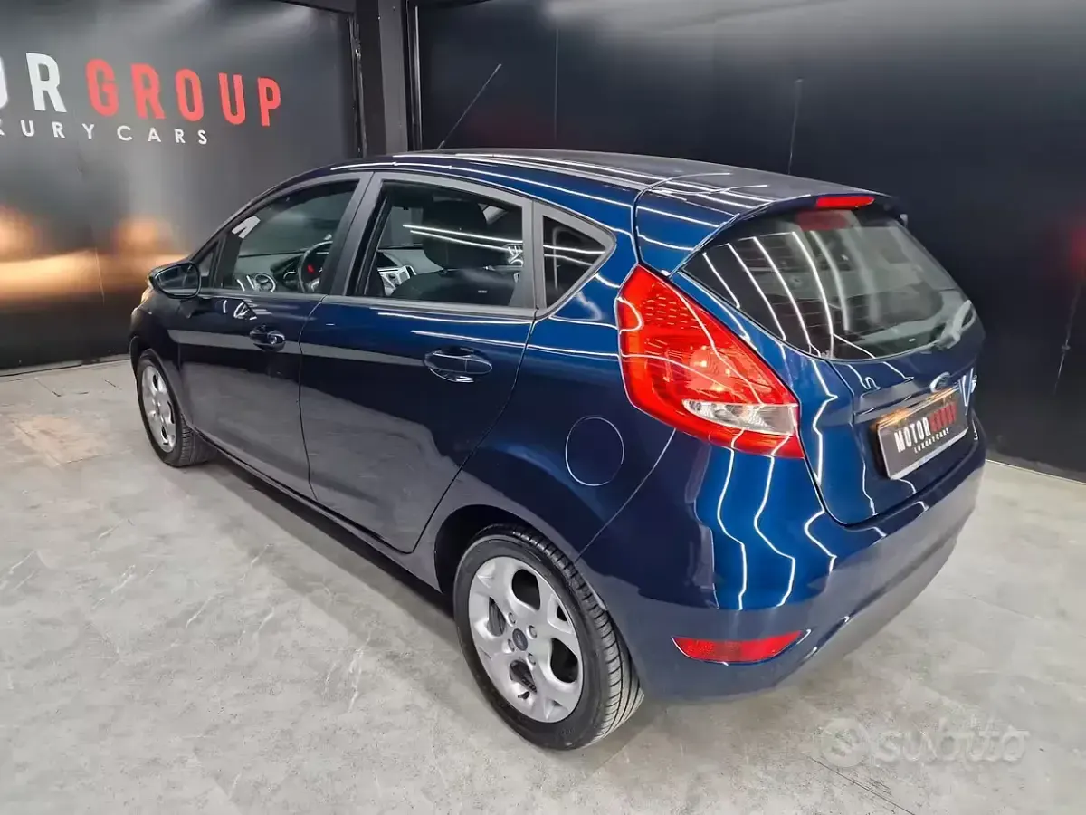 Usata Ford Fiesta Business Edition 82 CV (60 kW) 2012 Bluazzurro Berlina