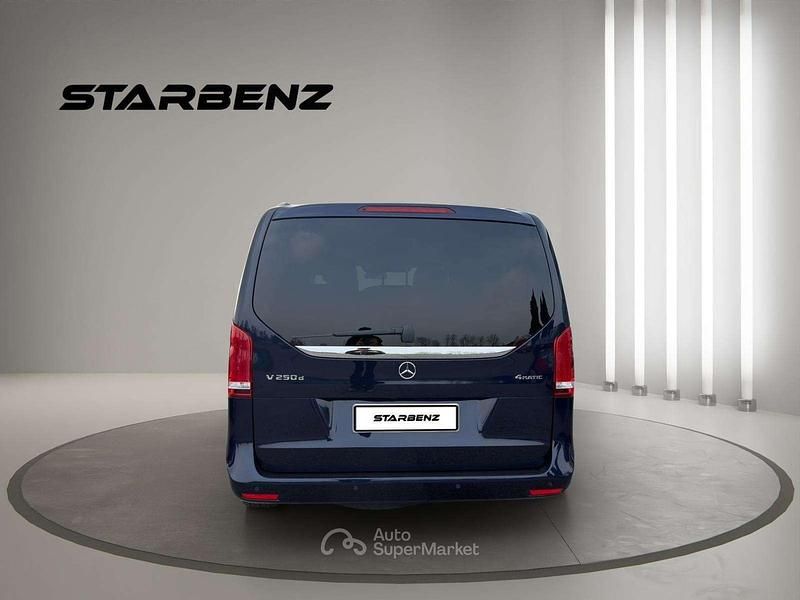 Usata Mercedes V250 Premium 190 CV (139 kW) 2016 Blu Monovolume