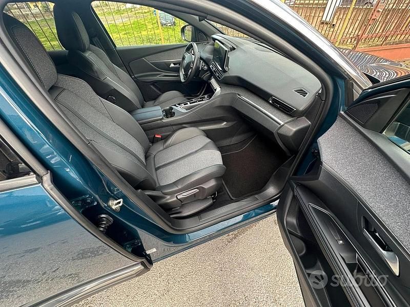 Usata Peugeot 3008 Allure 131 CV (96 kW) 2023 Blu SUV